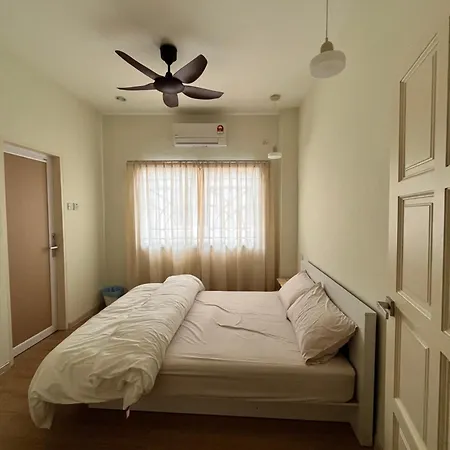 Blossom Hill Homestay Kuantan Exterior photo